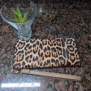 Chic Leopard Print Wristlet Clutch